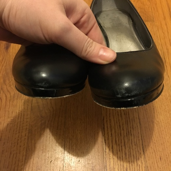 Anne Klein Classic Black Leather Pumps - Picture 5 of 5